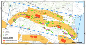 Il rettangolo azzurro delimita l’area di studio. I puntini colorati mostrano la localizzazione dei 455 pozzi analizzati: in viola quelli produttivi, in verde gli improduttivi. I rettangoli pieni rossi all’interno del rettangolo azzurro mostrano la proiezione in superficie delle Sorgenti Sismogenetiche Individuali, ovvero le faglie responsabili dei terremoti considerati nello studio. Le fasce arancioni sono invece le proiezioni delle Sorgenti Sismogenetiche Composite, ovvero faglie che potrebbero generare terremoti di M 5,5 o superiori.