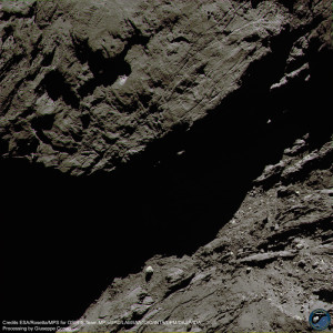 Crediti: ESA/Rosetta/MPS for OSIRIS Team MPS/UPD/LAM/IAA/SSO/INTA/UPM/DASP/IDA. Elaborazione a colori di Giuseppe Conzo