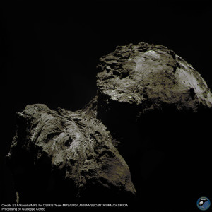 Crediti: ESA/Rosetta/MPS for OSIRIS Team MPS/UPD/LAM/IAA/SSO/INTA/UPM/DASP/IDA. Elaborazione a colori di Giuseppe Conzo