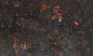Il cielo intorno alla regione di formazione stellare RCW 106
