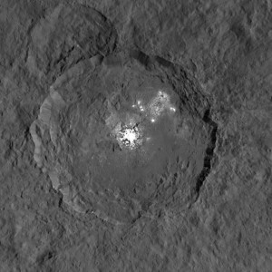 Le macchie luminose di Cerere fotografate dalla sonda Dawn